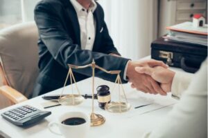 اهمیت مشاوره تخصصی با وکیل تزریق ژل