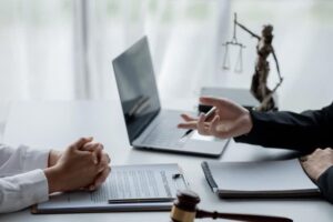 مراحل پیگیری پرونده با وکیل بلفاروپلاستی