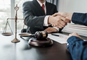 مزایای سپردن پرونده به بهترین وکیل بوتاکس