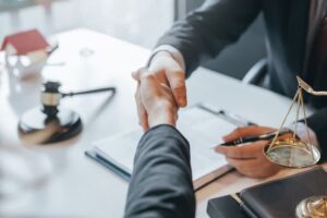اهمیت تخصص وکیل بلفاروپلاستی در پرونده پزشکی