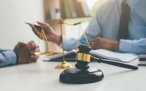 نحوه انتخاب بهترین وکیل مسافر