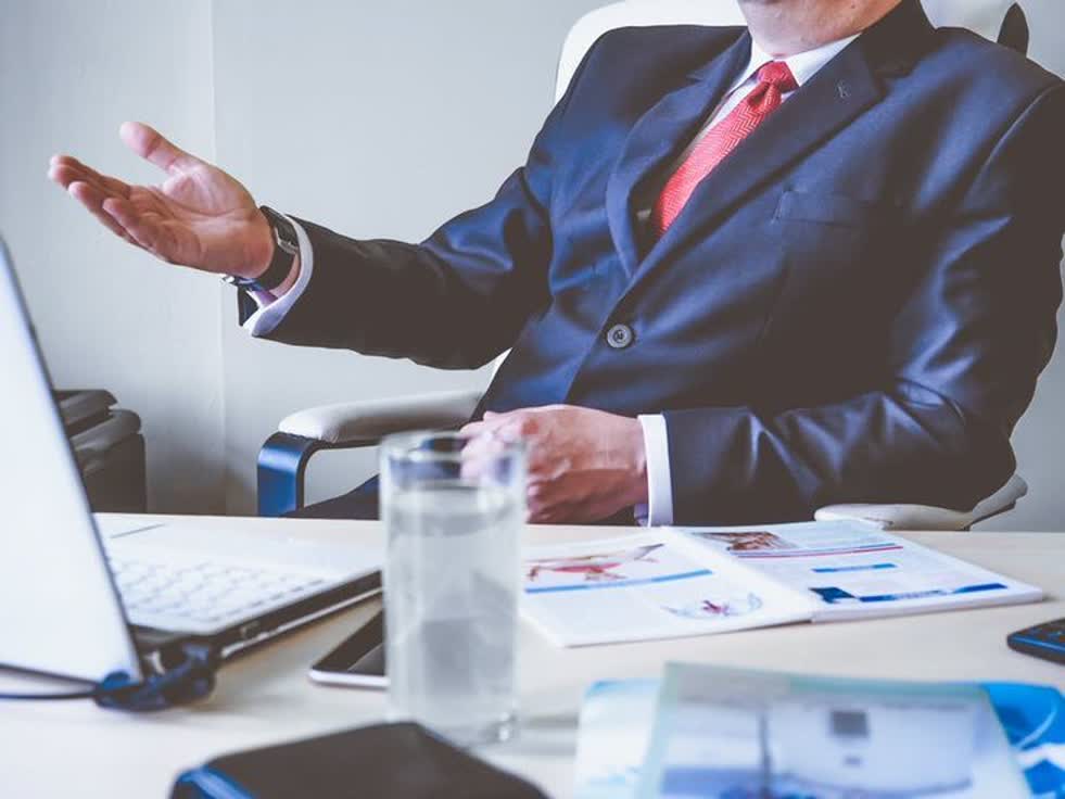 وکیل معاملات خارجی