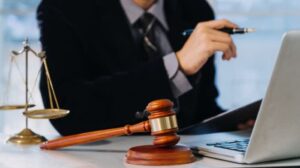 نقش وکیل بانک دولتی در کاهش ریسک های حقوقی