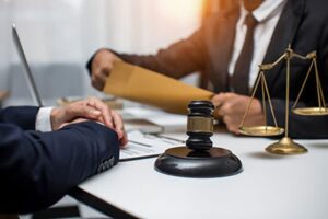 تخصص و تجربه وکیل حقوق سخت افزار