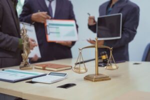معیارهای انتخاب بهترین وکیل درمانگاه