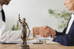 مشاوره تخصصی با وکیل مطب پزشکی