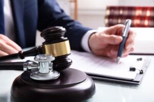 راهکارهایی برای انتخاب بهترین وکیل تعزیرات پزشکی