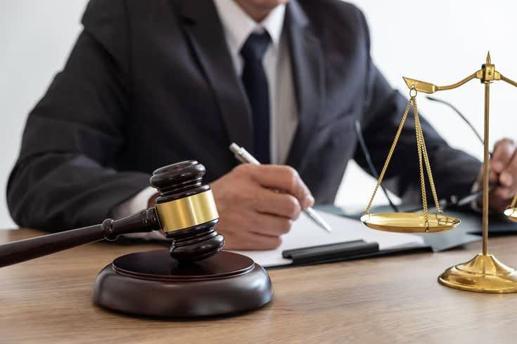 وکیل کلینیک زیبایی