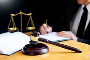 دلایل نیاز به وکیل تخصصی فست فود