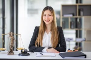 نقش وکیل قراردادهای دورکاری در تضمین حقوق طرفین