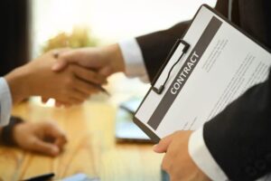 دلیل انتخاب وکیل قراردادهای دورکاری در تهران