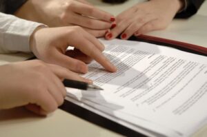 ویژگی های بهترین مشاور حقوقی آموزشگاه