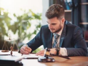 نقش تخصصی وکیل برای علامت خدماتی