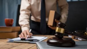 معیارهای انتخاب بهترین وکیل سکه